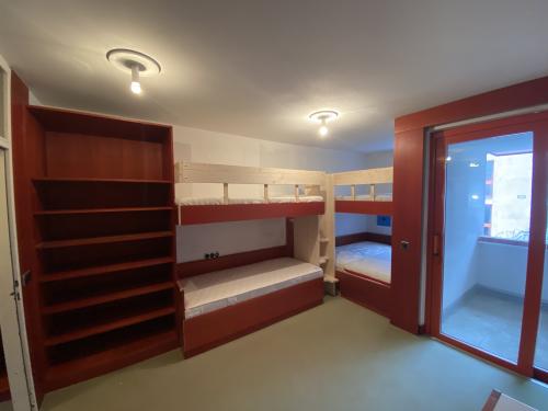 7 Bett Zimmer (Ostflügel)