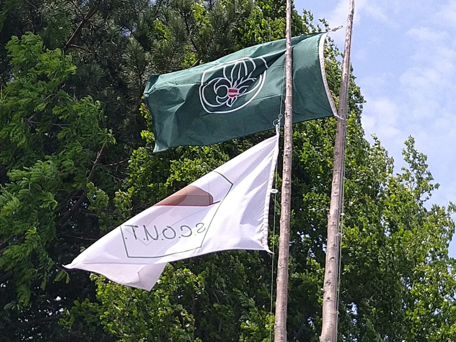 doppelter Fahnenmast
